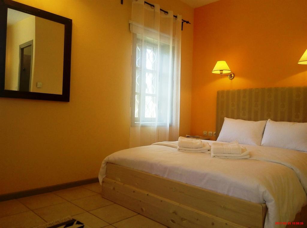 Linouria Hotel Nimfaíon Екстериор снимка