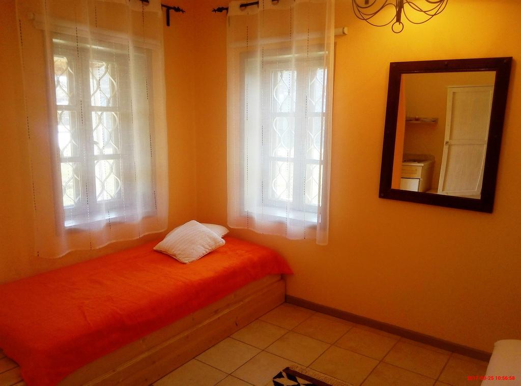 Linouria Hotel Nimfaíon Екстериор снимка