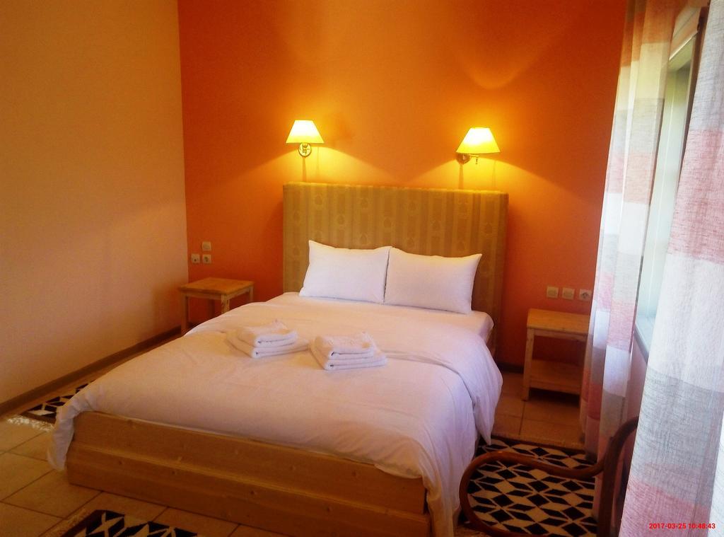 Linouria Hotel Nimfaíon Екстериор снимка