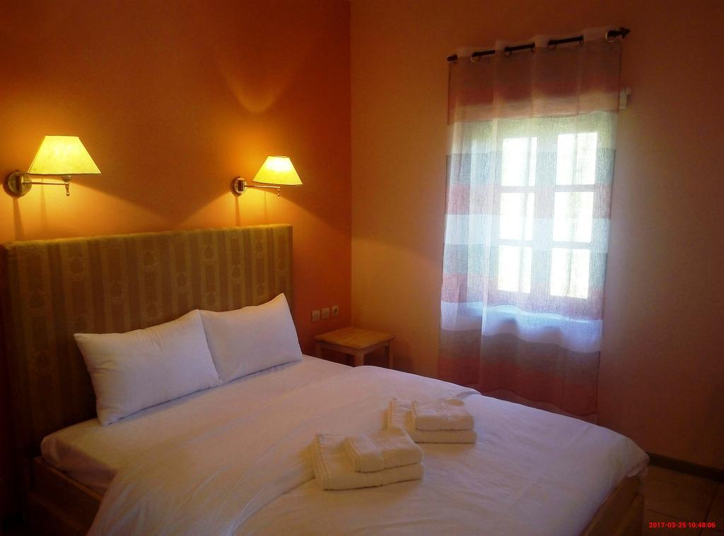 Linouria Hotel Nimfaíon Екстериор снимка